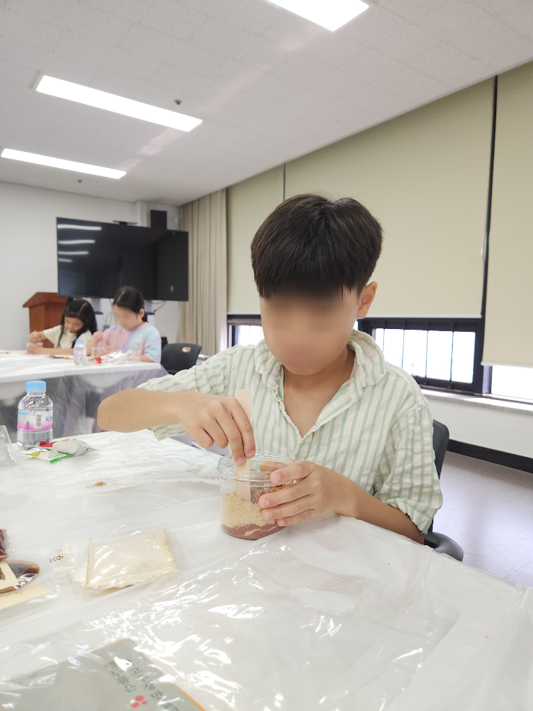 KakaoTalk_20250819_145007399_18_ALTools_AIBlurFace.png