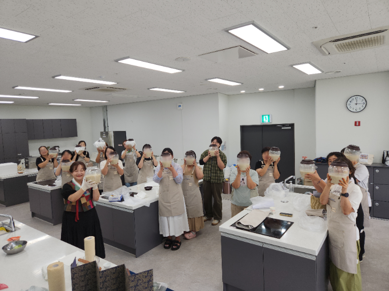 KakaoTalk_20250822_091332610_02_ALTools_AIBlurFace.png